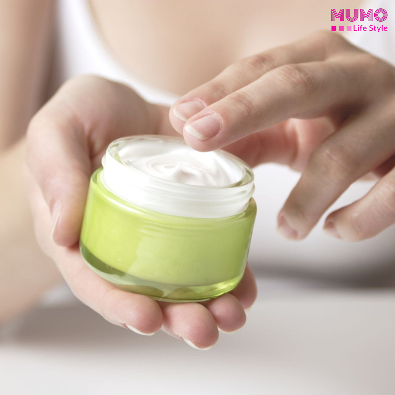 ময়েশ্চারাইজার কীভাবে আপনার বুড়ীয়ে যাওয়া ত্বকের লাবণ্য ফিরিয়ে আনতে সাহায্য করে