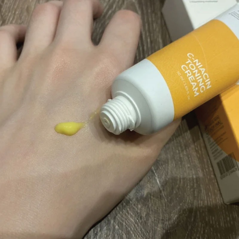 Isntree C-Niacin Toning Cream 50ml - Image 2